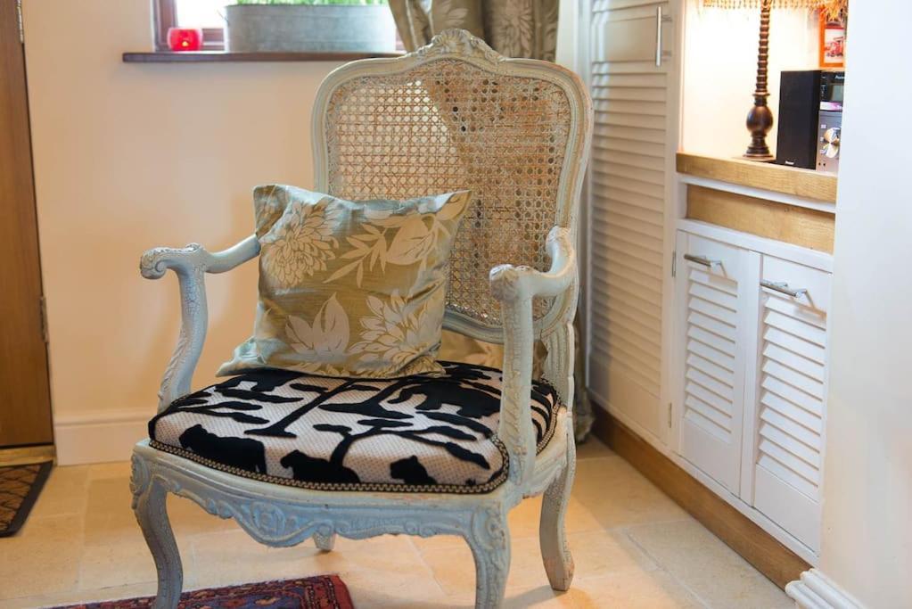 Meddlars A Historic Cottage On The Countryside Edge Of A Vibrant Market Town Hadleigh  المظهر الخارجي الصورة