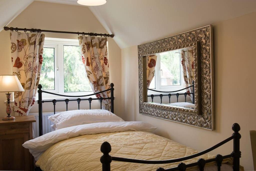 Meddlars A Historic Cottage On The Countryside Edge Of A Vibrant Market Town Hadleigh  المظهر الخارجي الصورة