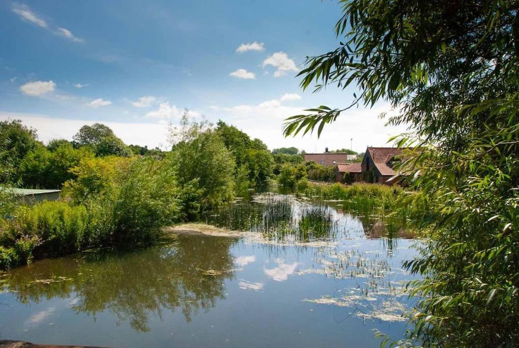 Meddlars A Historic Cottage On The Countryside Edge Of A Vibrant Market Town Hadleigh  المظهر الخارجي الصورة